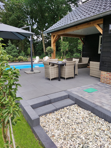 Traptrede 60x30x15 cm indus black kleurecht met facet