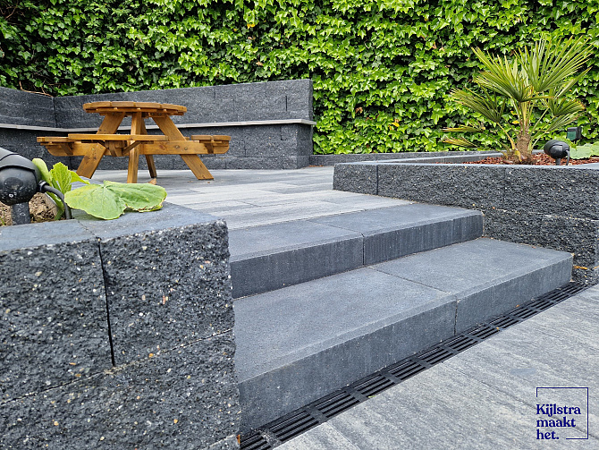 Traptrede 60x30x15 cm indus black kleurecht met facet