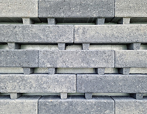 Waterpasserende longstone opritsteen 7 cm grijs/zwart